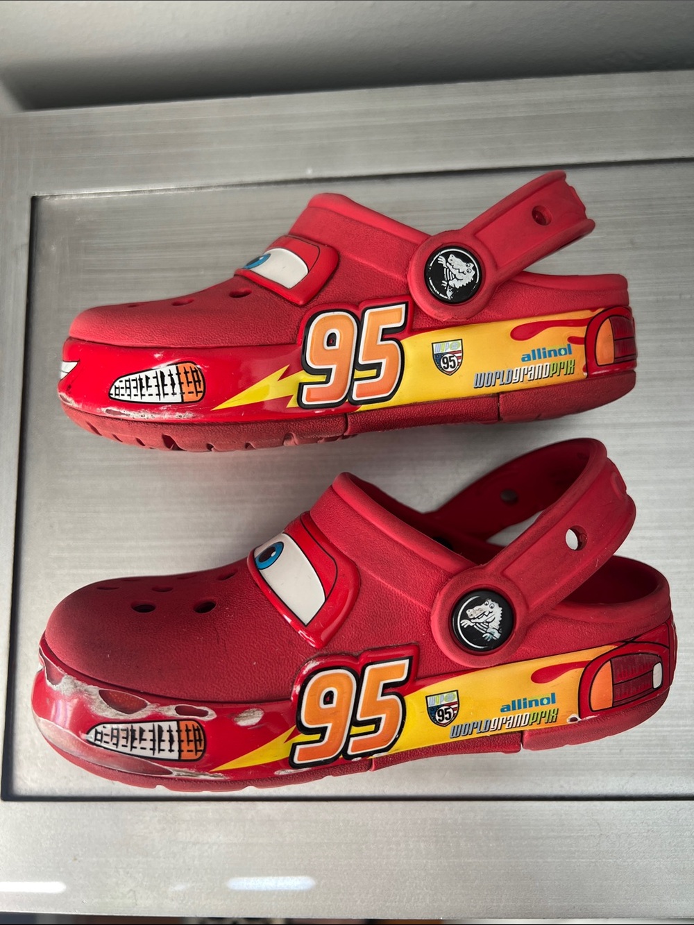Lightning McQueen Classic Clog Crocs kids size c10. 100% authentic - Picture 9 of 15